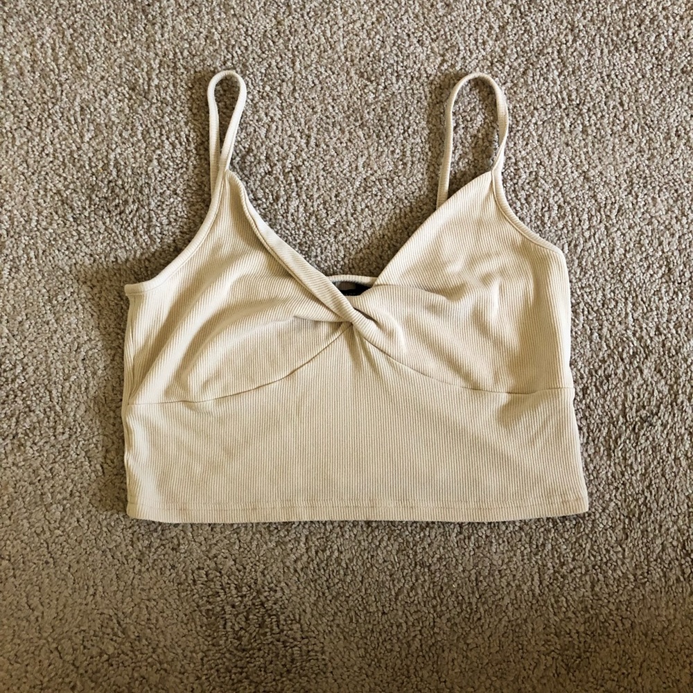 Twist Front Cropped Tank - Picture 3 of 9